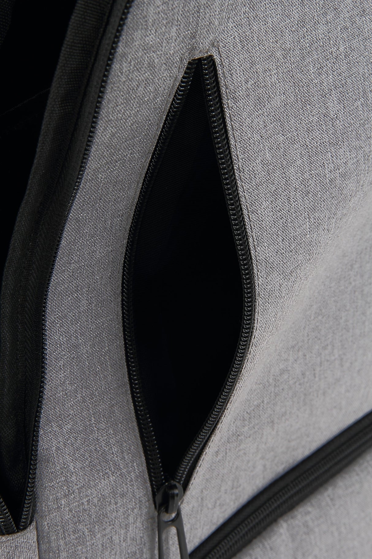 16" Explorer Laptop Backpack with Internal Pocket (GRAY)